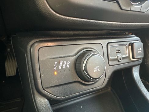 Used 2018 Jeep Renegade Sport w/ Power & Air Group AWD/4WD image 11