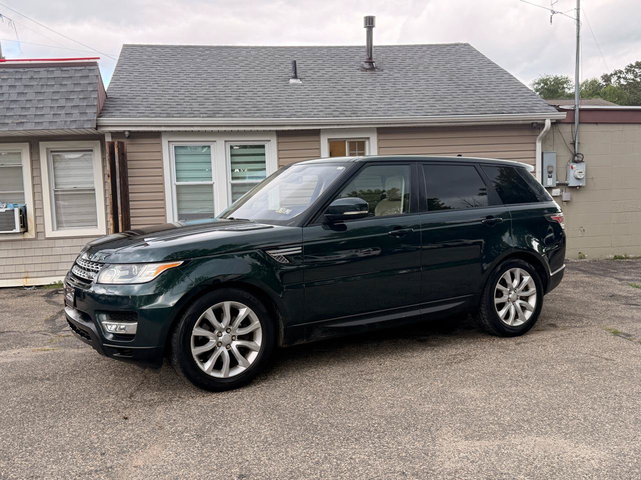 Used 2016 Land Rover Range Rover Sport HSE AWD/4WD image 2
