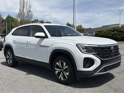 Used 2024 Volkswagen Atlas Cross Sport SE FWD image 9