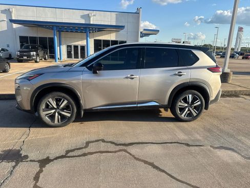 Used 2022 Nissan Rogue SL w/ SL Premium Package FWD image 2