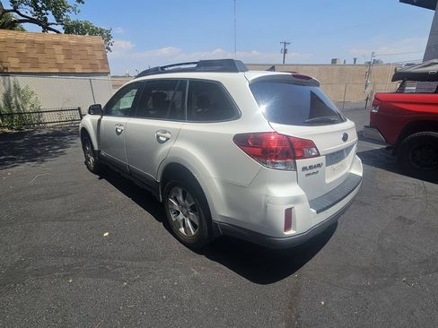 Used 2011 Subaru Outback 2.5i Premium AWD/4WD image 3