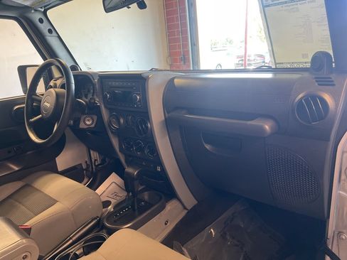 Used 2009 Jeep Wrangler X AWD/4WD image 18