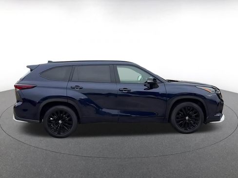 Used 2024 Toyota Highlander XSE FWD image 16
