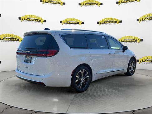 New 2026 Chrysler Pacifica Pinnacle image 5