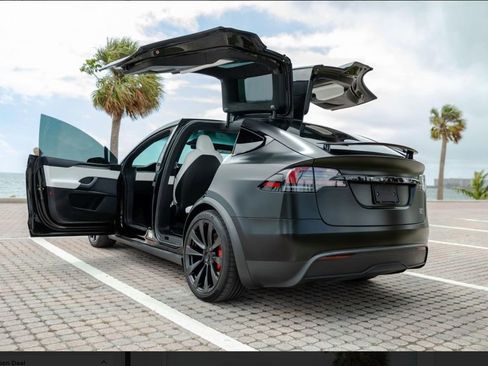 Used 2023 Tesla Model X Plaid image 3
