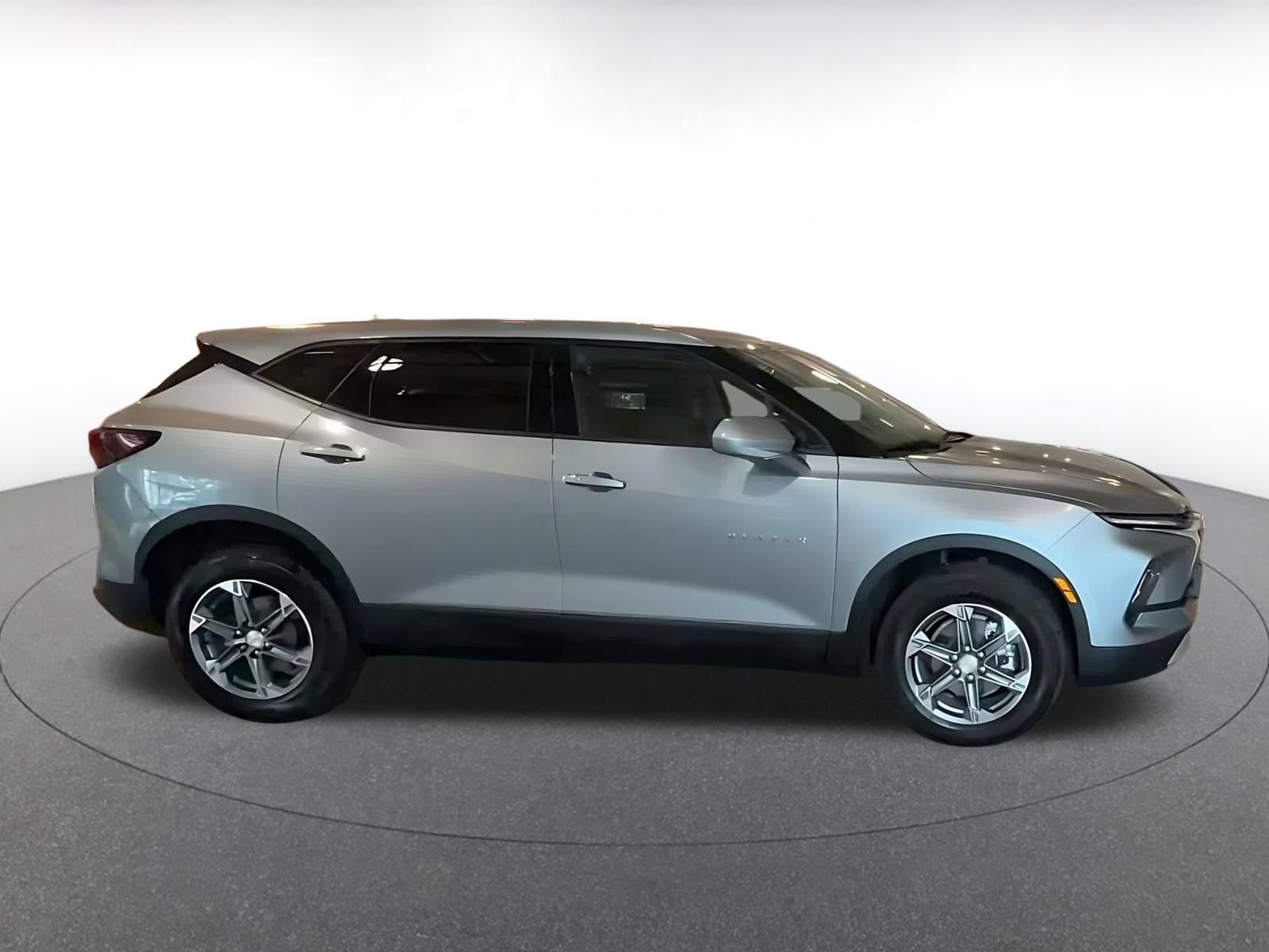 Used 2025 Chevrolet Blazer LT FWD image 15