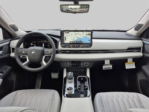New 2025 Mitsubishi Outlander SEL image 22