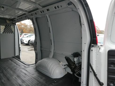 Used 2021 Chevrolet Express 2500 w/ Driver Convenience Package image 26