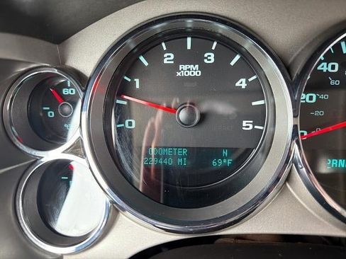 Used 2014 GMC Sierra 2500 SLE w/ SLE Preferred Package AWD/4WD image 27