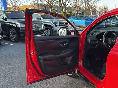 Used 2023 Honda HR-V Sport image 11