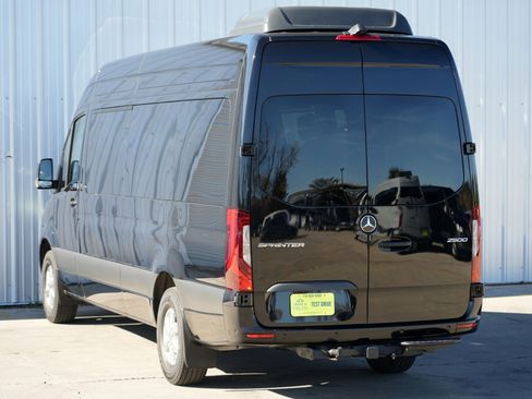 Used 2024 Mercedes-Benz Sprinter 2500 image 48