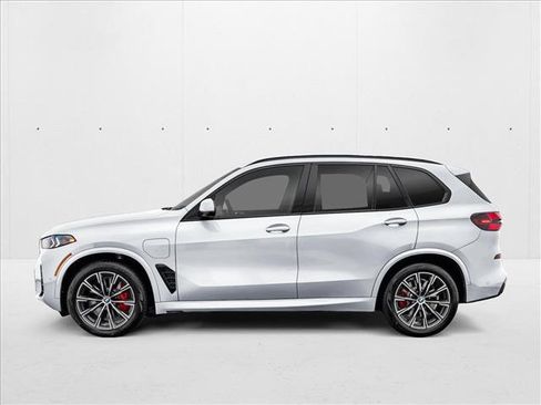 New 2026 BMW X5 xDrive50e w/ Executive Package image 3