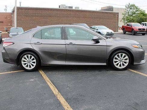 Used 2019 Toyota Camry LE FWD image 5