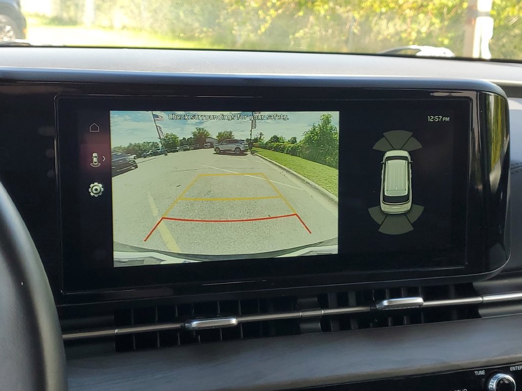 Used 2024 Kia Carnival EX FWD image 28
