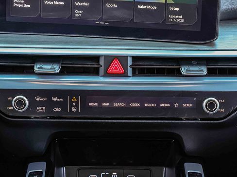 Certified 2024 Kia Sorento SX image 13