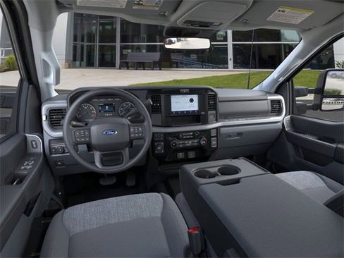 New 2026 Ford F250 XLT w/ FX4 Off-Road Package image 9