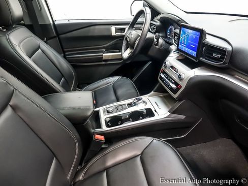 Used 2023 Ford Explorer XLT w/ Equipment Group 202A AWD/4WD image 28