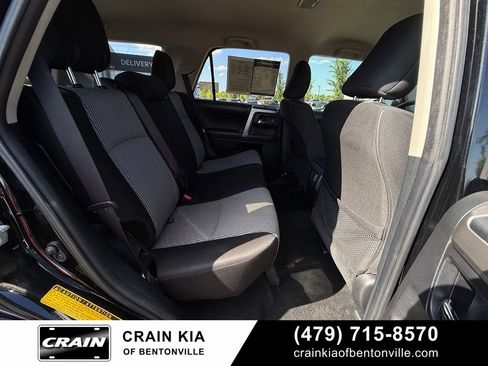 Used 2017 Toyota 4Runner SR5 AWD/4WD image 33