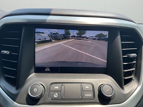 Used 2023 GMC Acadia SLT w/ Preferred Package image 42