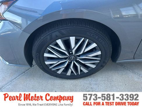 Used 2025 Nissan Altima 2.5 SV FWD image 8