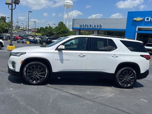Used 2023 Chevrolet Traverse RS AWD/4WD image 2