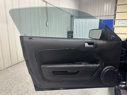 Used 2006 Ford Mustang GT image 14