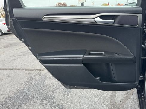 Used 2018 Ford Fusion SE image 16