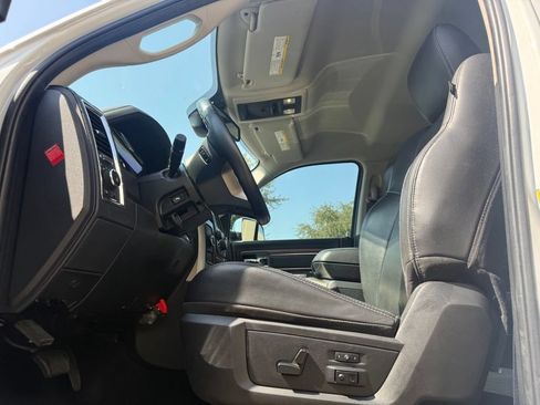 Used 2016 RAM 3500 Laramie w/ Convenience Group AWD/4WD image 8