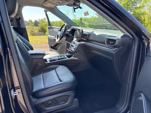 Used 2023 Ford Explorer XLT w/ Equipment Group 202A AWD/4WD image 24