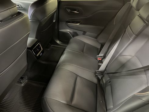 Used 2025 Toyota Crown XLE image 32