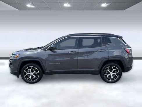 Used 2024 Jeep Compass Limited AWD/4WD image 2