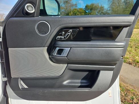 Used 2020 Land Rover Range Rover Long Wheelbase HSE image 17