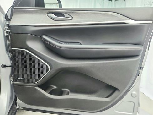 Used 2023 Jeep Grand Cherokee 4WD 4xe w/ Luxury Tech Group II image 27