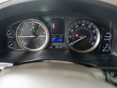 Used 2016 Lexus LX 570 4WD w/ Luxury Package image 19