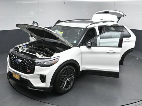 Certified 2025 Ford Explorer ST AWD/4WD image 57