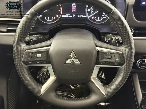 Used 2025 Mitsubishi Outlander SE AWD/4WD image 27
