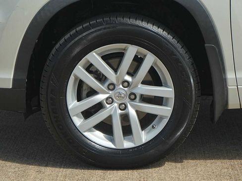 Used 2015 Toyota Highlander LE FWD image 7