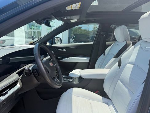 Used 2025 Cadillac XT4 Sport FWD image 11
