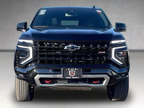 Used 2025 Chevrolet Suburban Z71 image 3