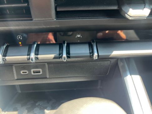 Used 2023 Chevrolet Colorado Trail Boss w/ Technology Package image 28