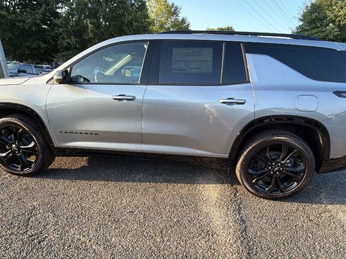 New 2027 Chevrolet Traverse RS w/ LPO, Floor Liner Package FWD image 11