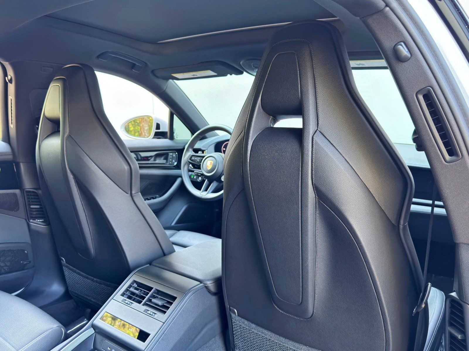 Used 2025 Porsche Panamera image 43