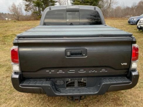 Used 2020 Toyota Tacoma TRD Off-Road w/ Technology Package image 20