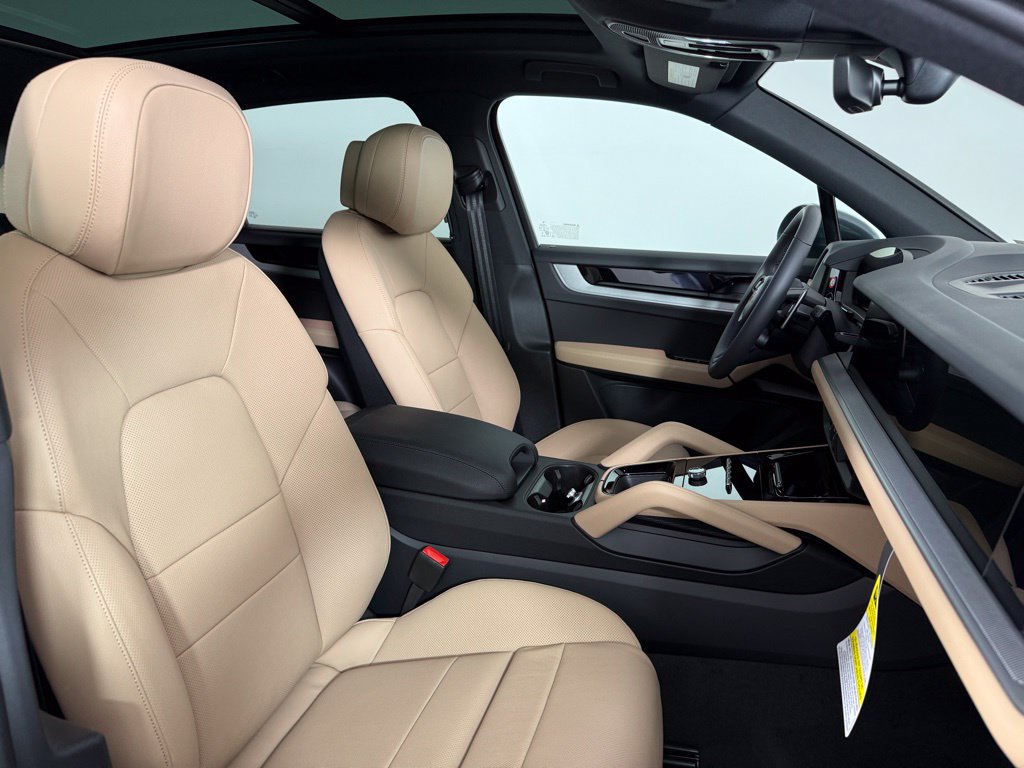 Certified 2026 Porsche Cayenne AWD/4WD image 16