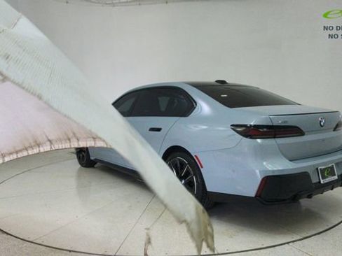 Used 2024 BMW 740i xDrive w/ Premium Package image 74