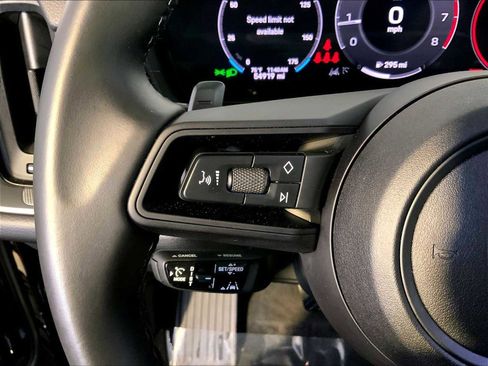Certified 2024 Porsche Cayenne AWD/4WD image 27
