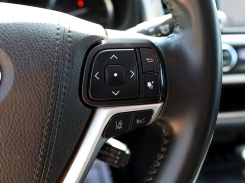 Used 2019 Toyota Highlander XLE image 28