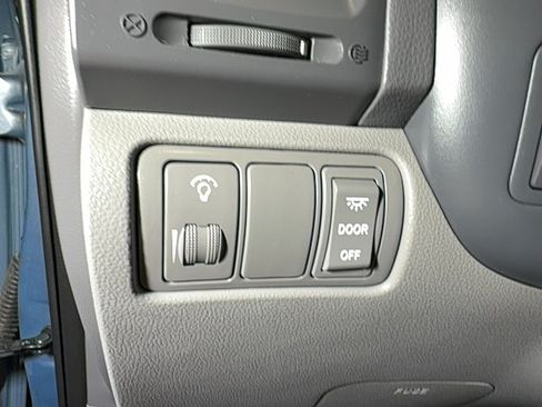 Used 2012 Kia Sedona EX FWD image 23