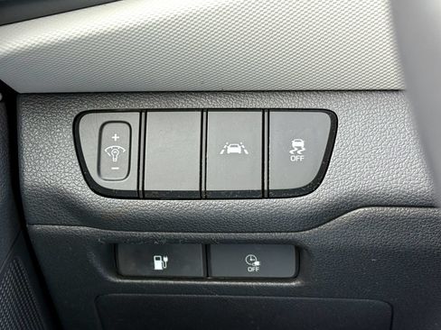 Used 2020 Hyundai Ioniq SE FWD image 29
