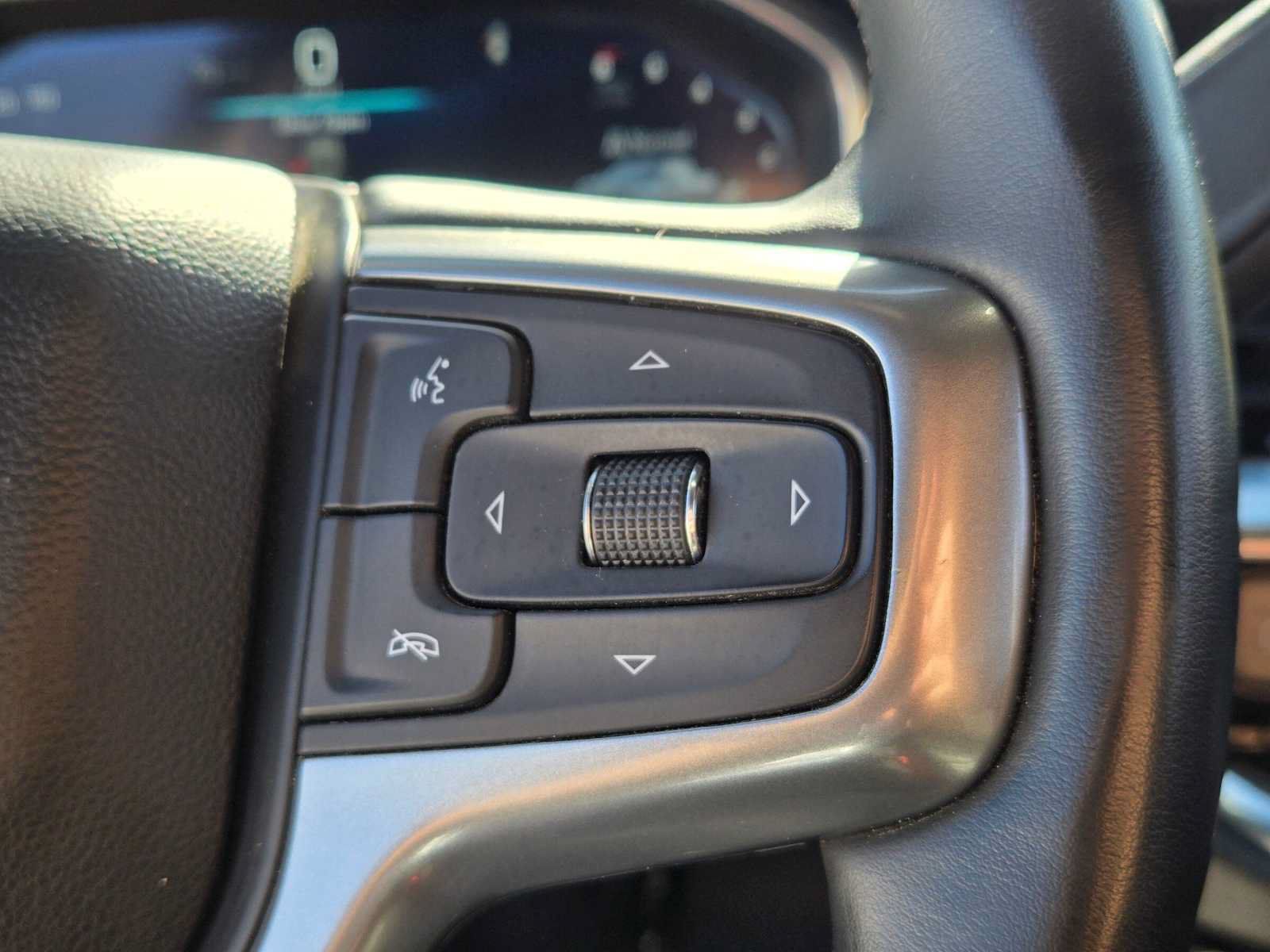 Used 2023 Chevrolet Silverado 1500 LT AWD/4WD image 29